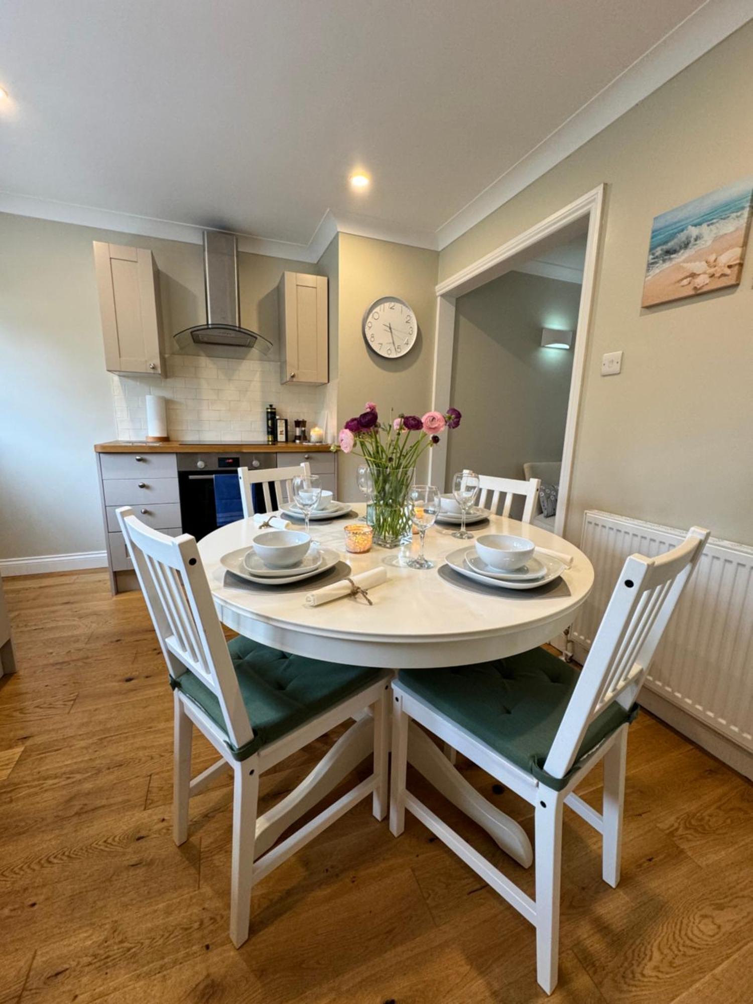 'Bramley Fall Cottage' ' On Site Ev Point - Attached Cottage,3 Separate Bedrooms -1 On Ground Level, Sleeps 6, 2 Bathrooms, Sandy Wittering Beach 8Min Drive, Rural Location, Child Friendly, Small Breed Dog Friendly, Private Parking Чичестер Экстерьер фото